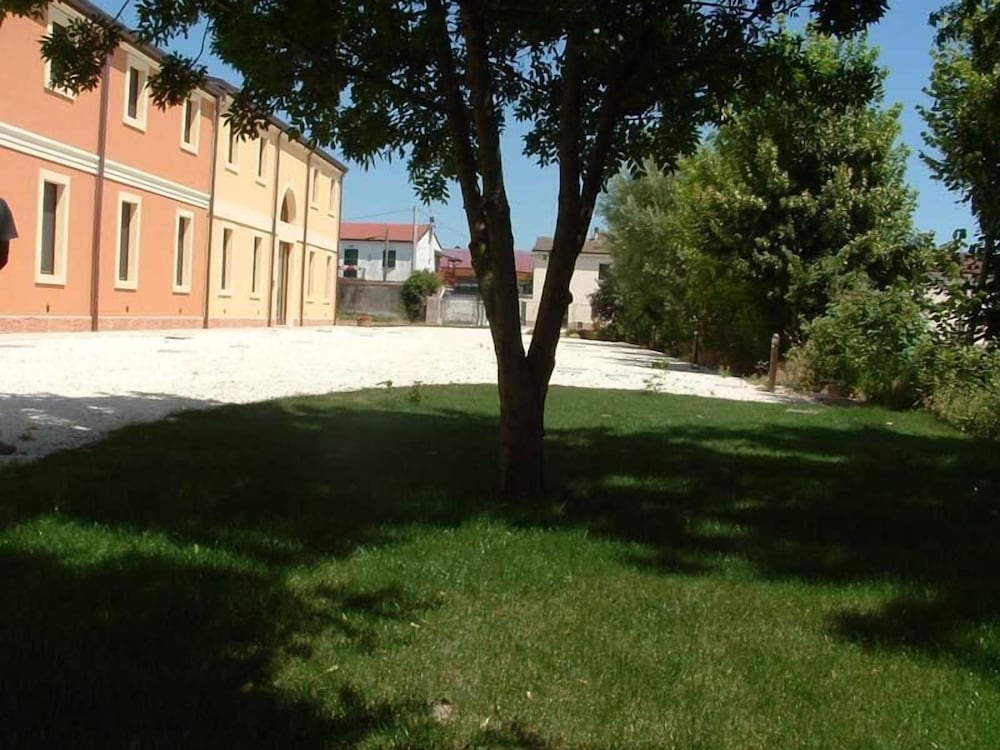 Фото Otto Ducati d'Oro