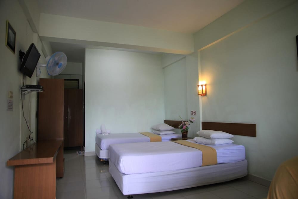 Фото Pandu Lakeside Hotel Parapat - Toba Lake