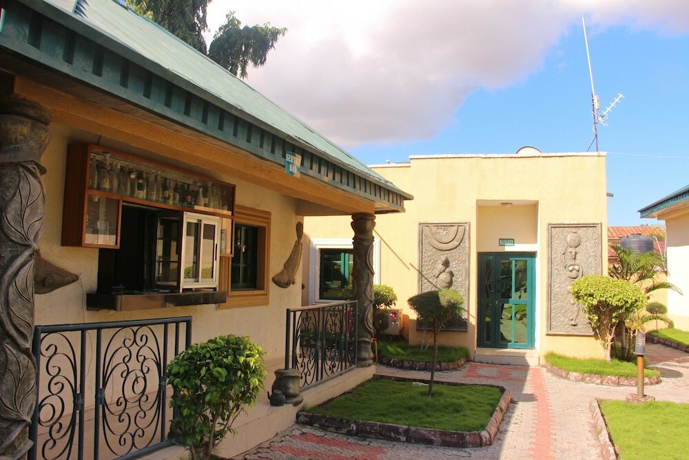 Фото Hilltop Paradise Hotel