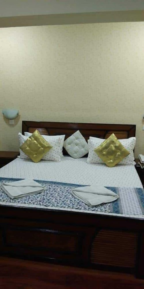 Фото Hotel Pathik