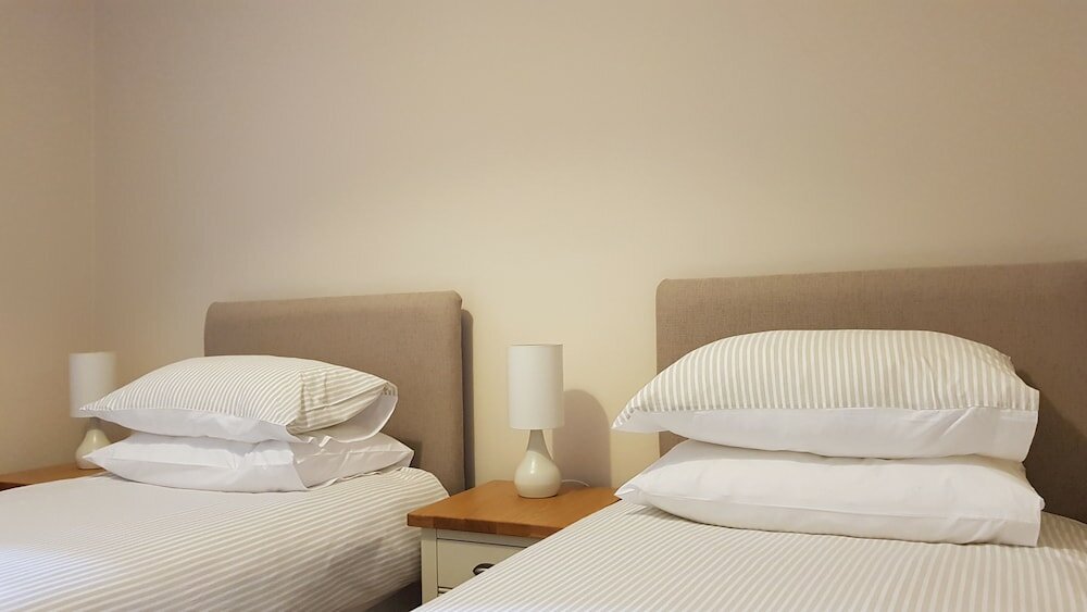 Фото Authentic Central 3-Bedroom Apartment