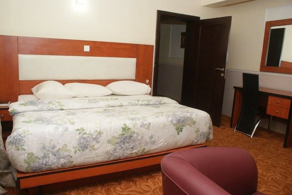 Фото Marvel Hotel Suites