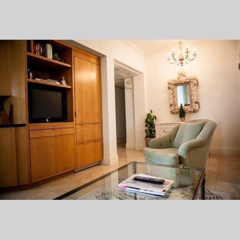 Фото Provident Luxury Suites Fisher Island