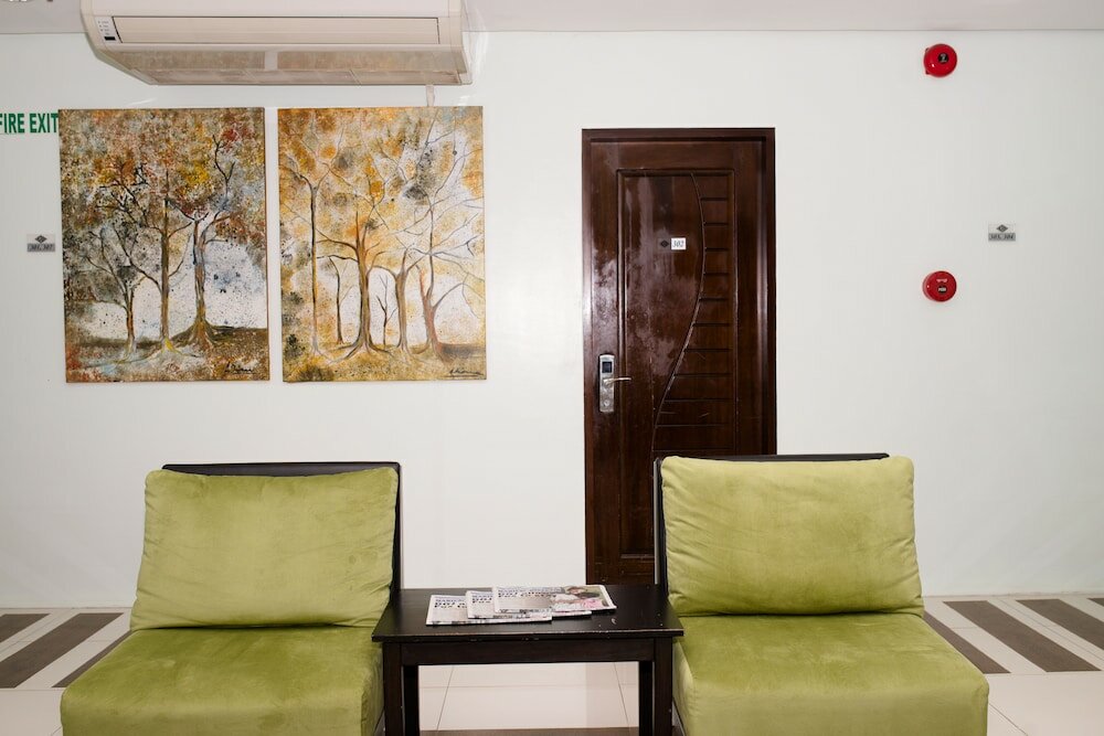 Фото Empire Suites Hotel