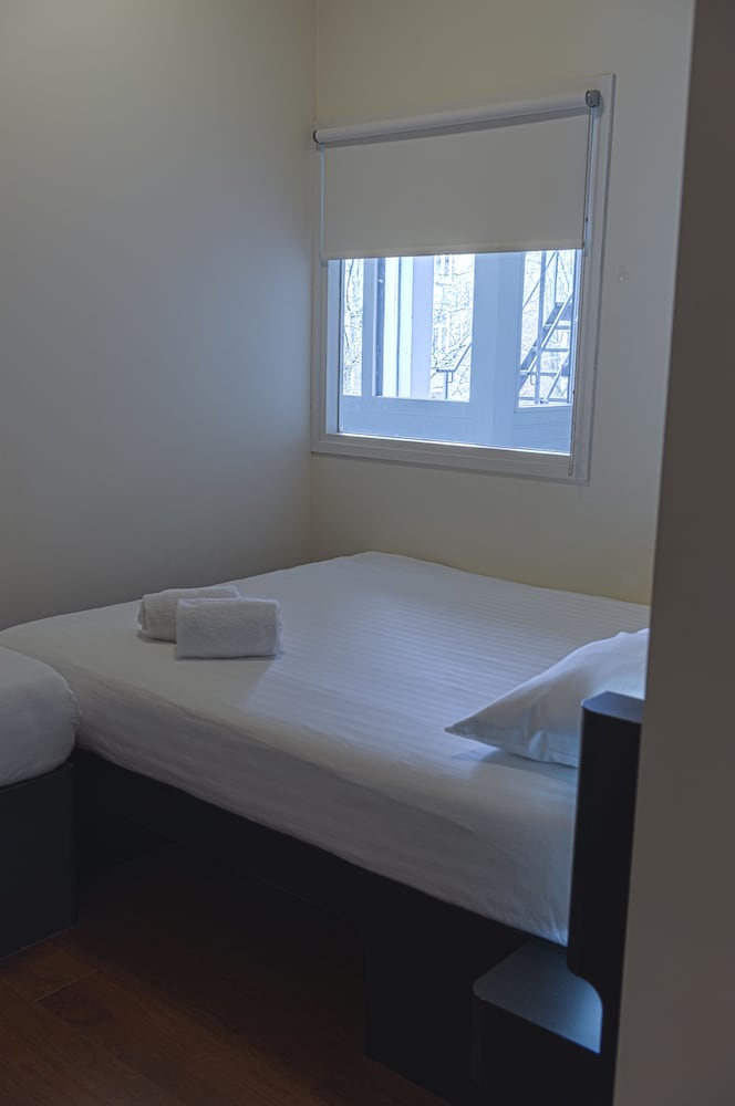 Фото EasyHotel Amsterdam City Centre South