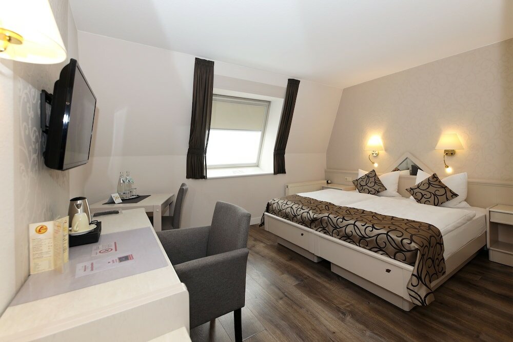 Фото Hotel Märkischer Hof