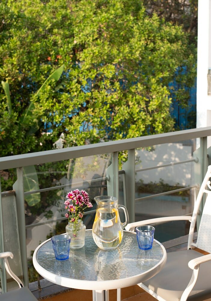 Фото Living Room by Seasons Hotels