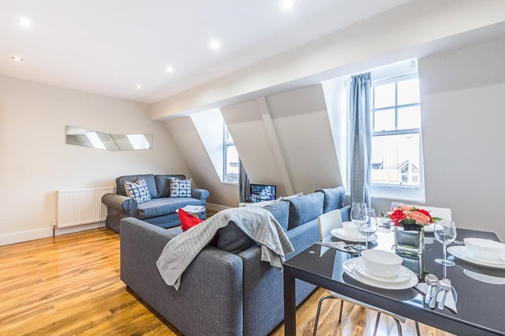 Фото Luxurious Modern One Bedroom Apartment