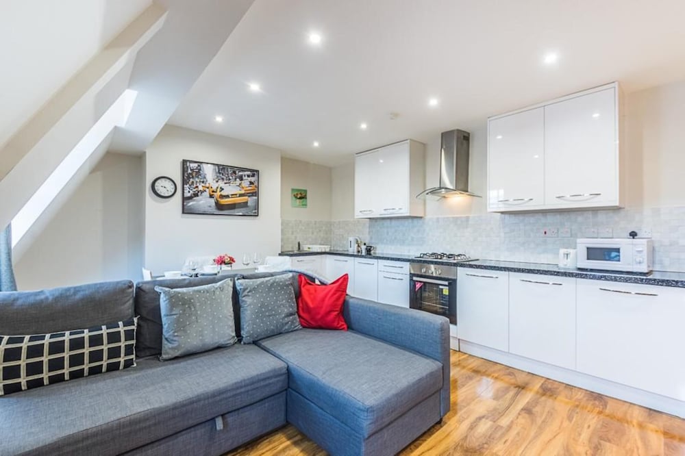 Фото Luxurious Modern One Bedroom Apartment