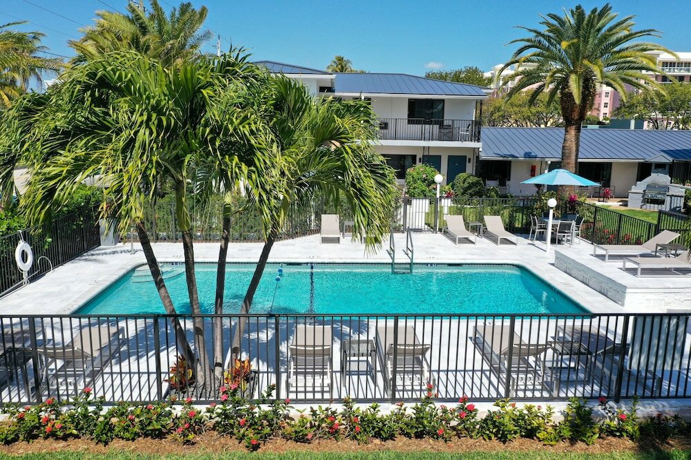 Фото Tropic Isle Beach Resort