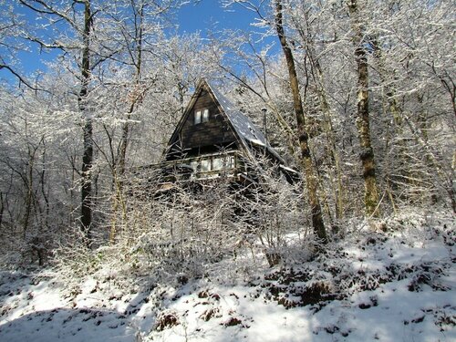 Гостиница Quaint Chalet in Petithan With Roofed Swimming Pool