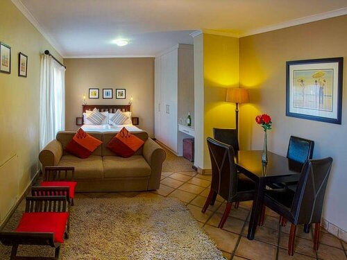 Гостиница Peaceful Guest Room With Double bed and Kitchen, Near Port Elizabeth в Порт-Элизабет