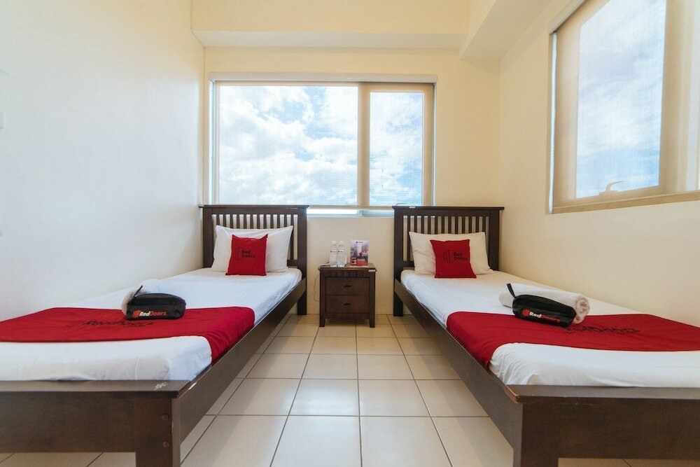 Фото RedDoorz Plus @ E Rodriguez Corner Banawe