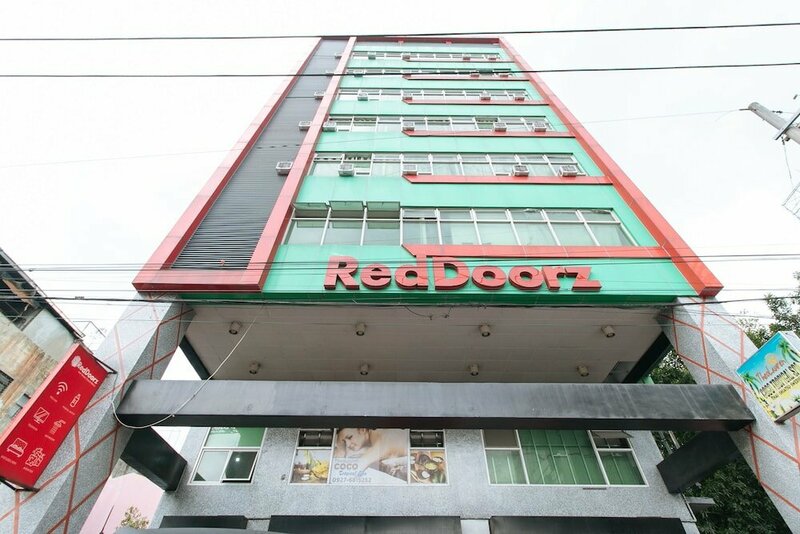 Гостиница RedDoorz near Quiapo Church Manila в Маниле