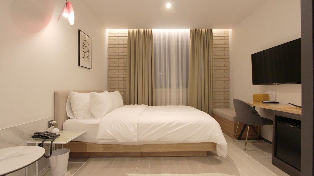 Фото Seven Bricks Hotel