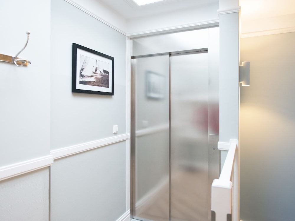 Фото BizStay Park Central Executive