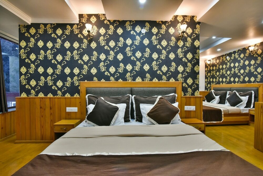 Фото The Posh hotel