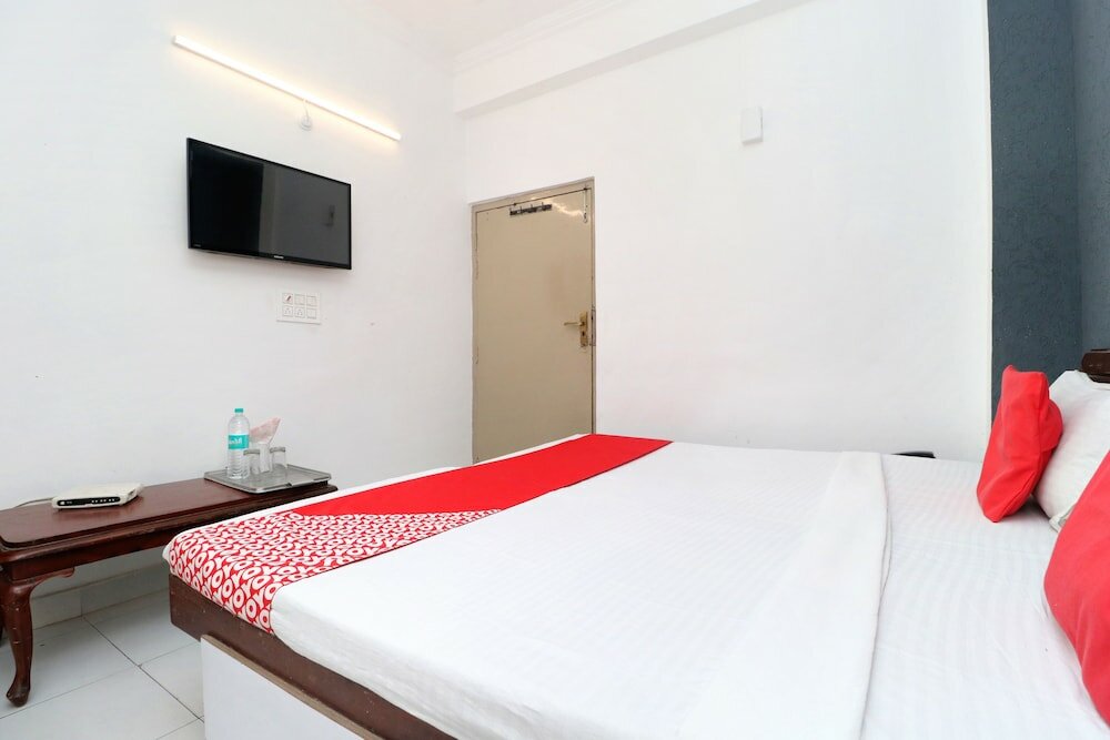 Фото Oyo 16098 Hotel Amrit