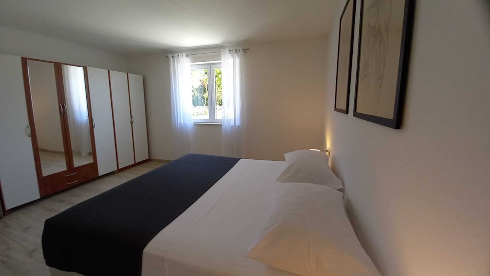 Фото Modern Apartment in Mocici With Terrace