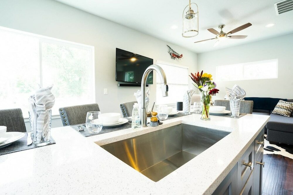 Фото The Tennyson Adventure A Luxury Townhome With Private Balcony