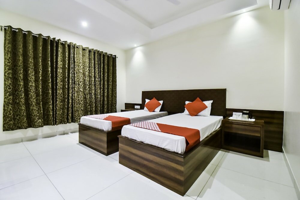 Фото Oyo 23571 Jai Bhawani