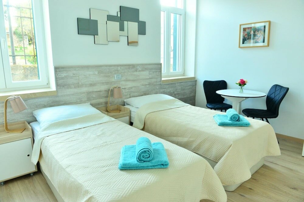 Фото En-suite Rose on Rokova Street