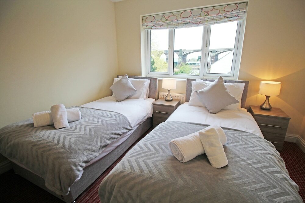 Фото 3 Bedroom Holiday Home With River Views