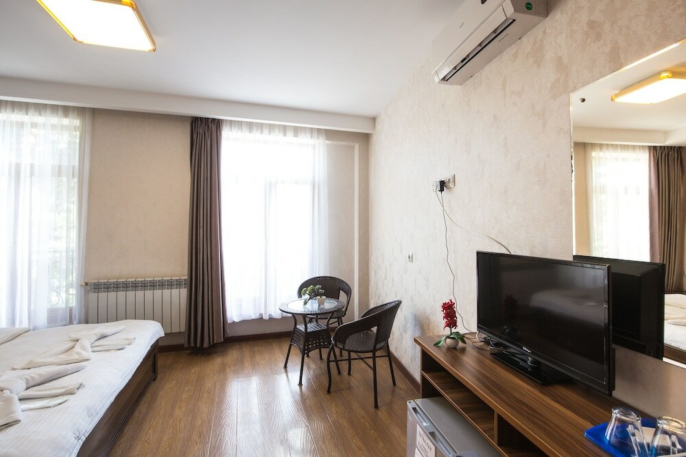 Фото Hotel Garden House