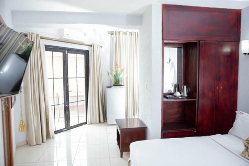 Гостиница Hotel Hibiscus Louis в Либревиле