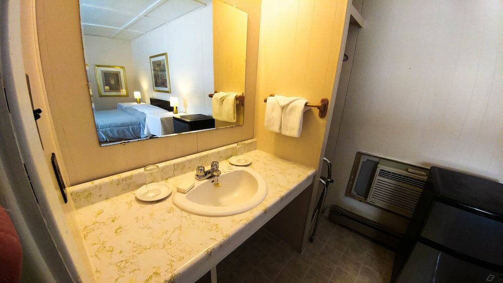 Фото The Shawville Hotel