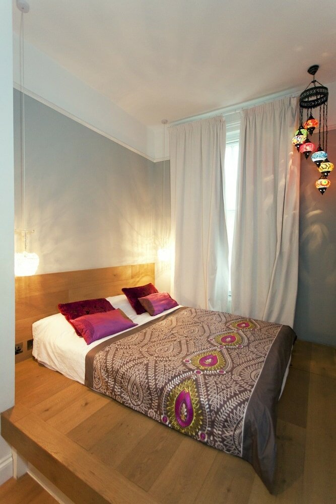 Фото Chelsea Italian Design Home with Terrace