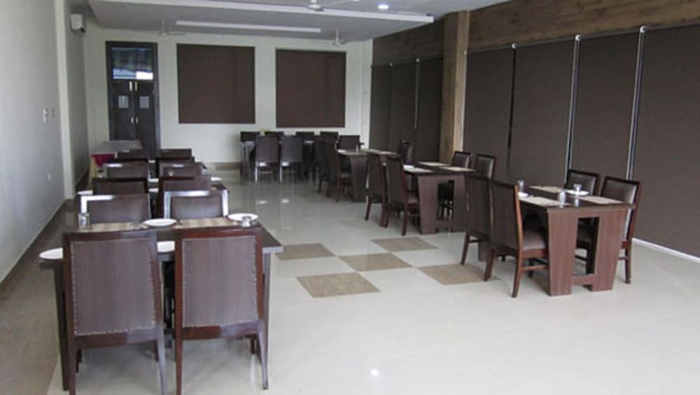 Фото Hotel Flora Haridwar