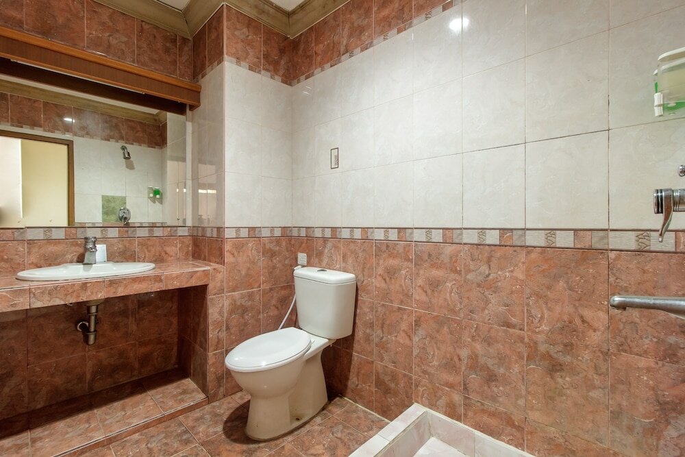 Фото RedDoorz Plus near Taman Siring