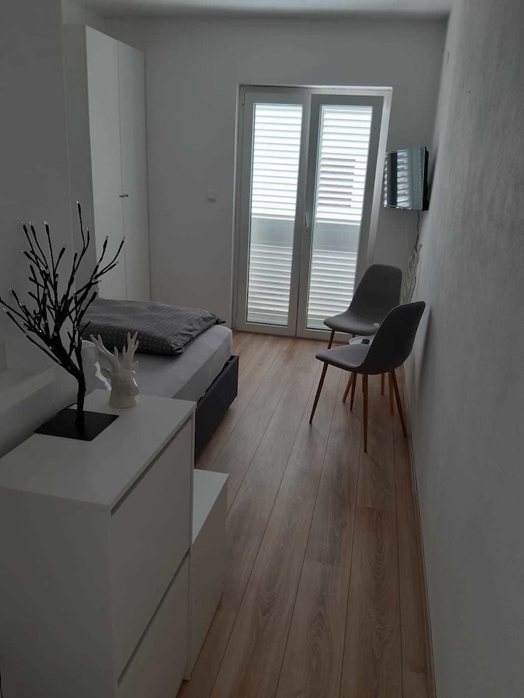 Фото Mediteran Rooms