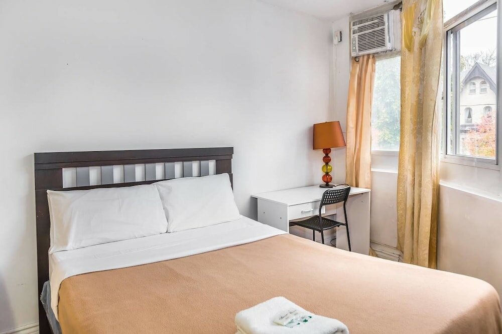 Фото Budget Friendly Suites in Downtown Toronto III