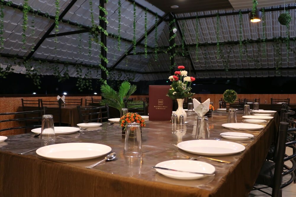 Фото Hotel Shree Palace & Restaurant
