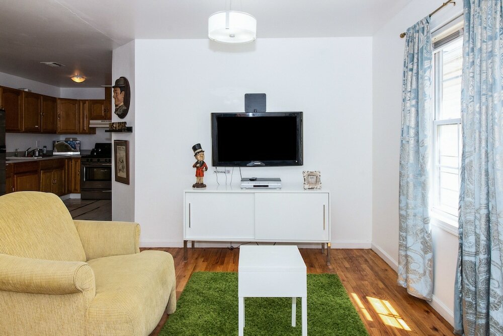 Фото Racpanos Modern Stay on Ocean Avenue