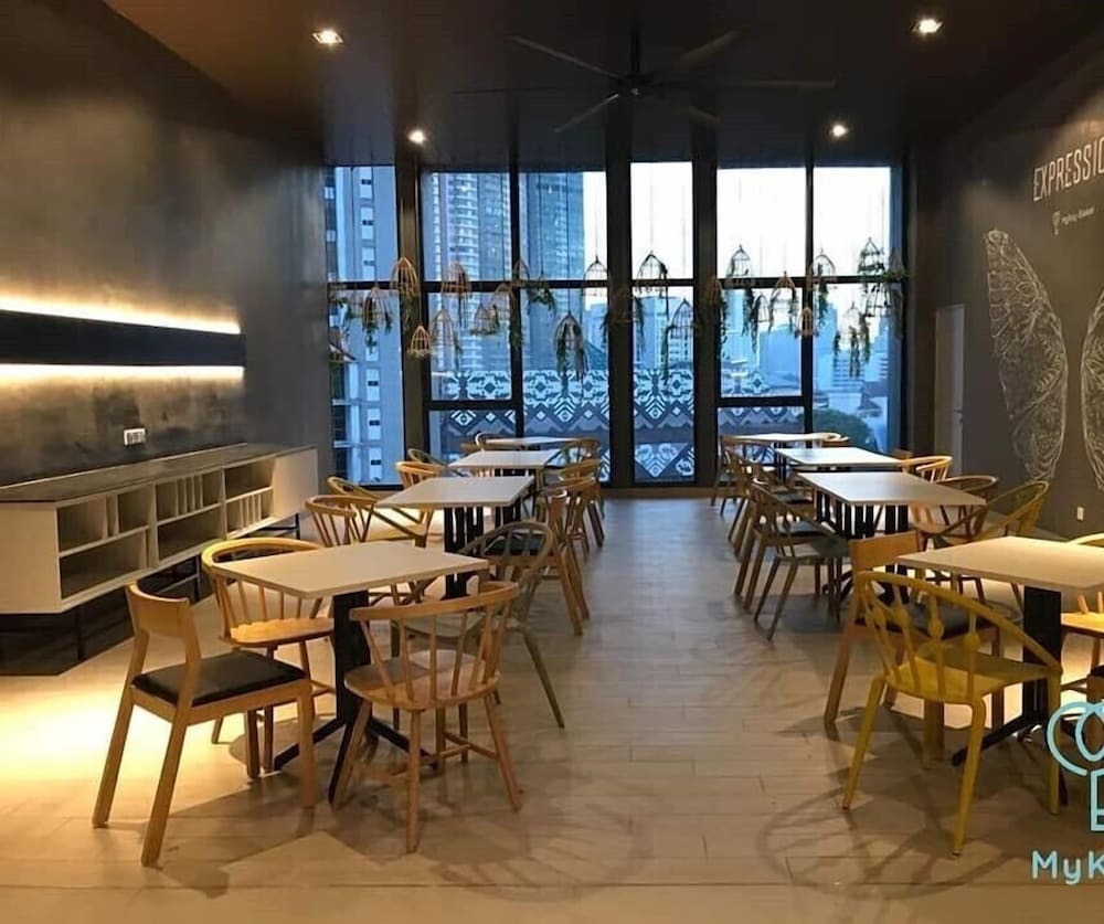 Фото Expressionz Professional Suites by Kl101