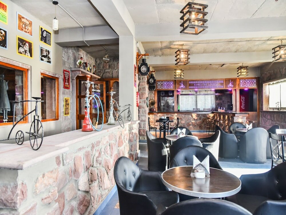 Фото Capital O 35409 Hotel Megh Niwas