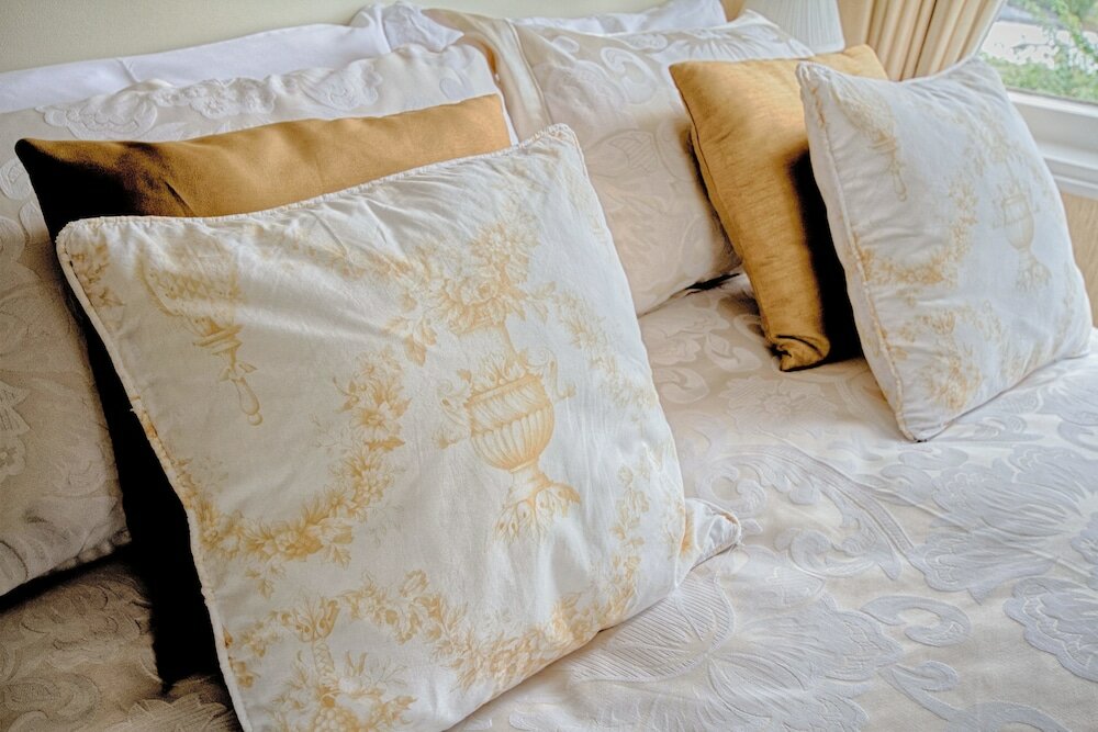 Фото Holcombe House