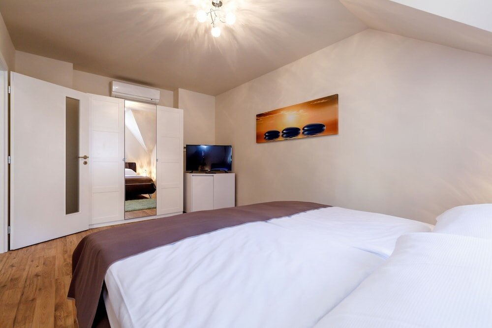 Фото Apartments Menuet