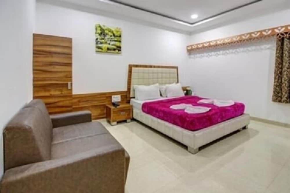 Фото Hotel Caravan