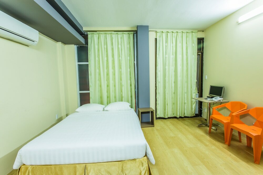 Фото Golden Gate China Town Hotel