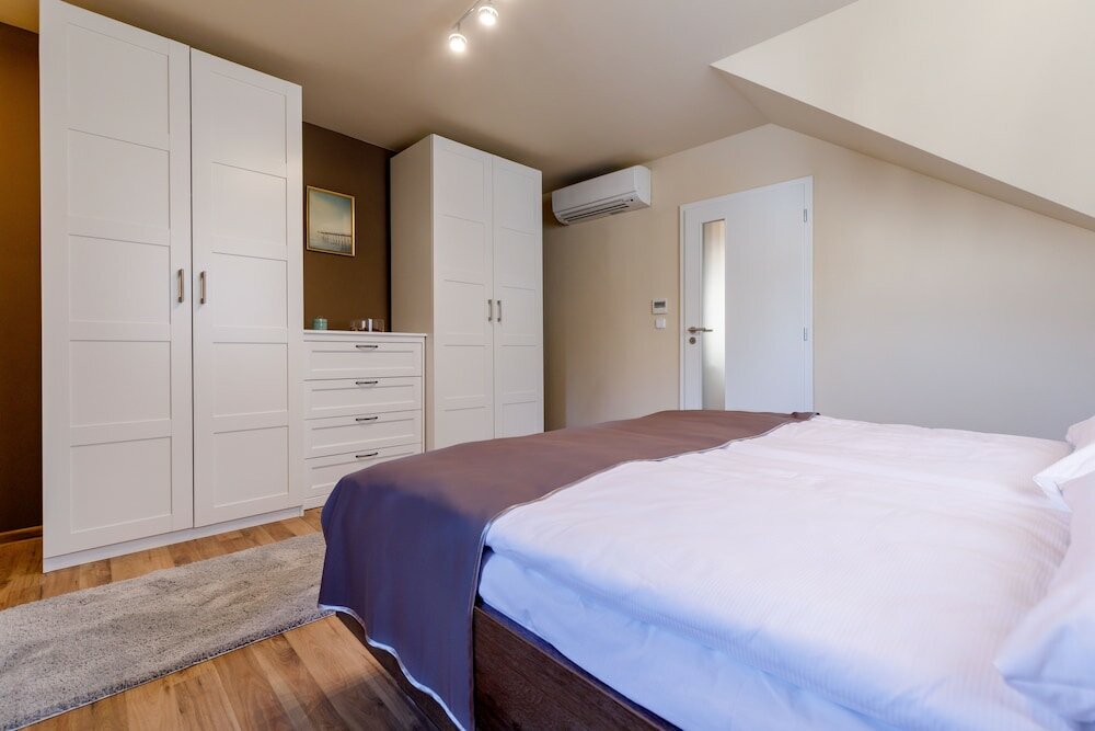 Фото Apartments Menuet