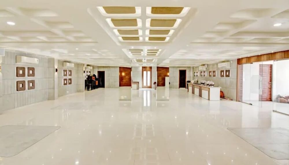 Фото Hotel Caravan