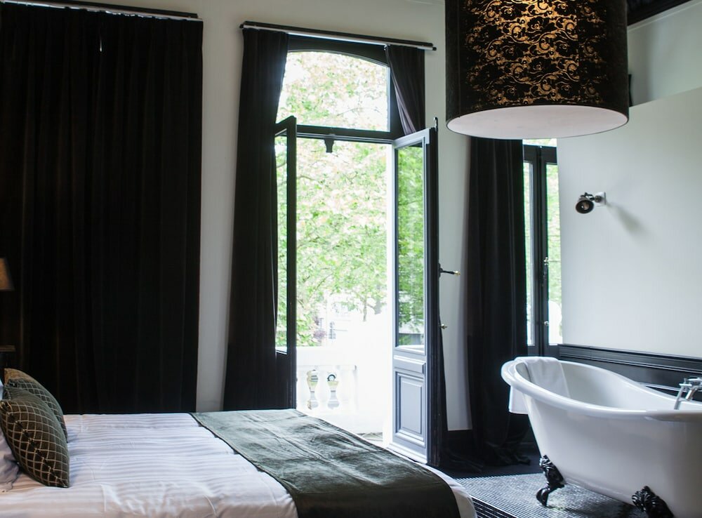 Фото B in Antwerp