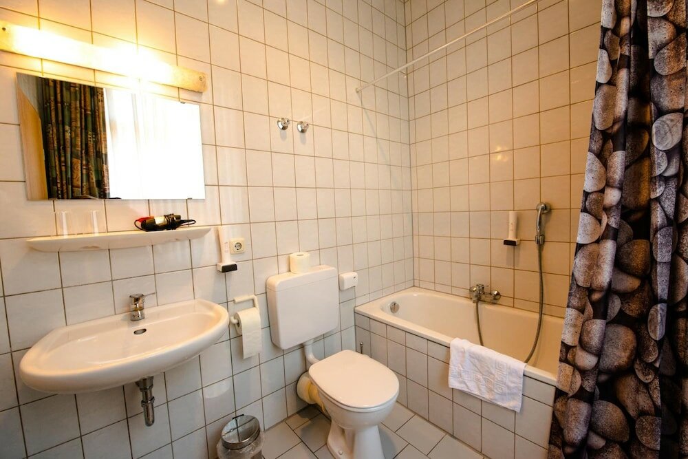 Фото Hotel Fränkischer Hof