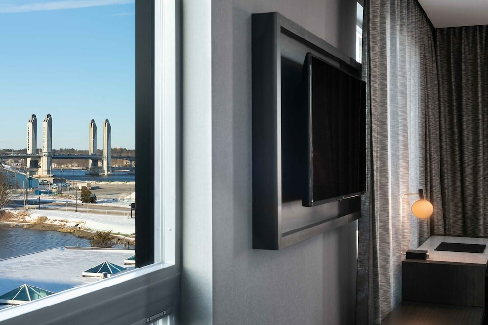 Фото Ac Hotel by Marriott Portsmouth