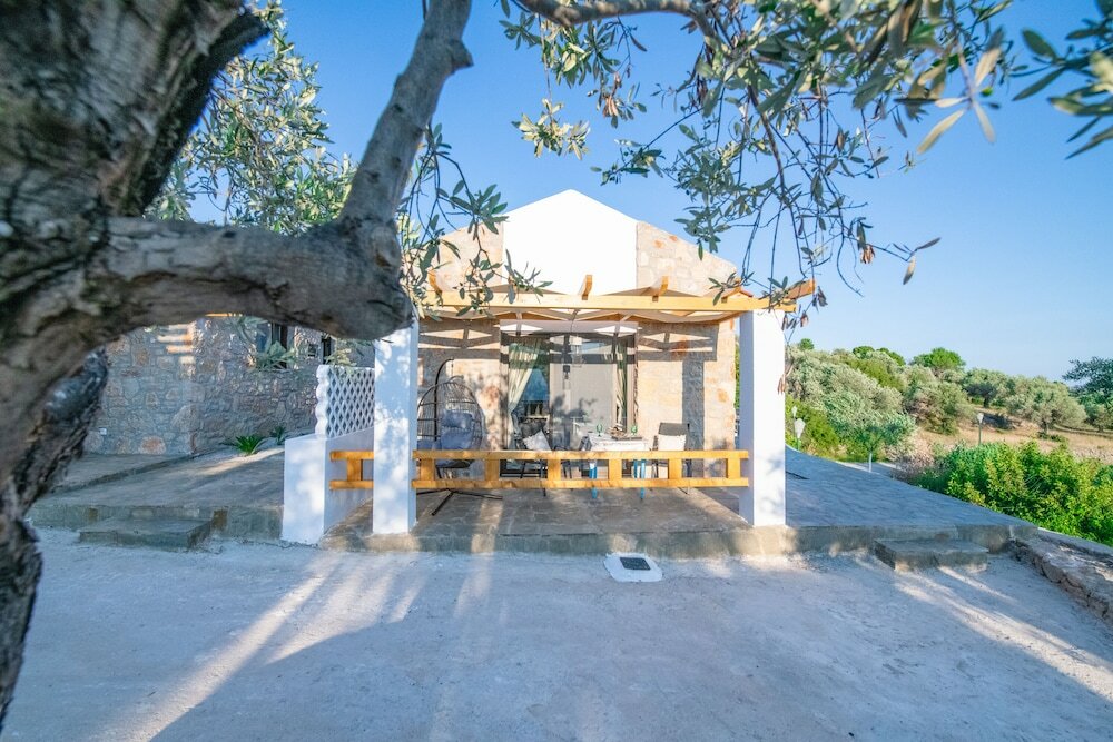 Фото To Stolidi tis Psinthou