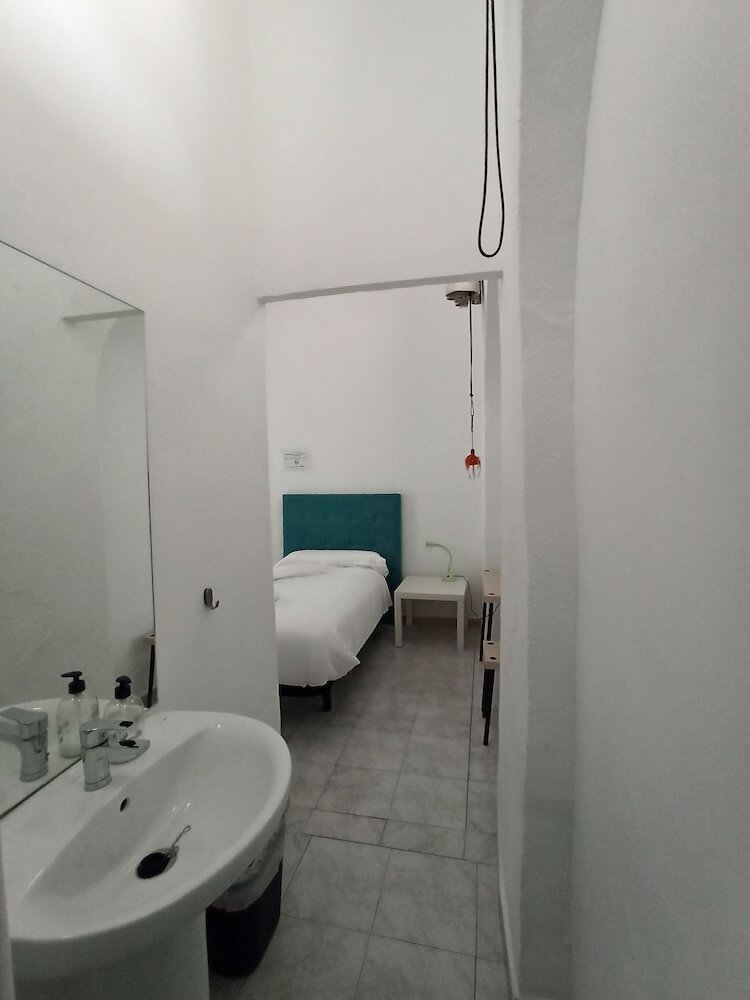 Фото Vivian's Guest House